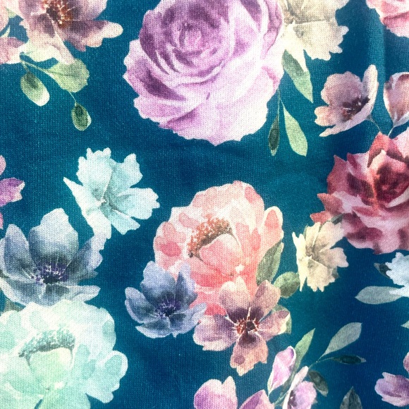 Posh Peanut 5T dark blue flowered sweatshirt. Gently worn. - Picture 4 of 4